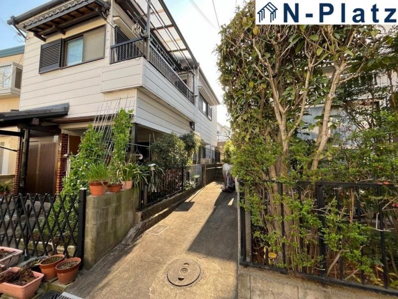 4LDK Detached House for Sale in Suita, Osaka - Near Senrioka Station - Thumbnail 2
