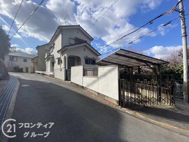 4LDK Detached House for Sale in Katano, Osaka - 5 Min Walk to Station - Thumbnail 3