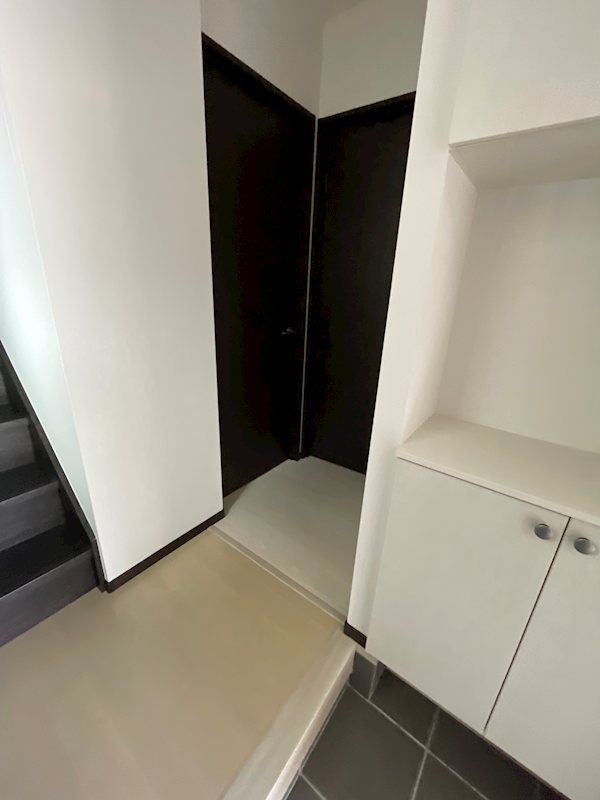Modern 3LDK House for Sale in Neyagawa City, Osaka - Thumbnail 2