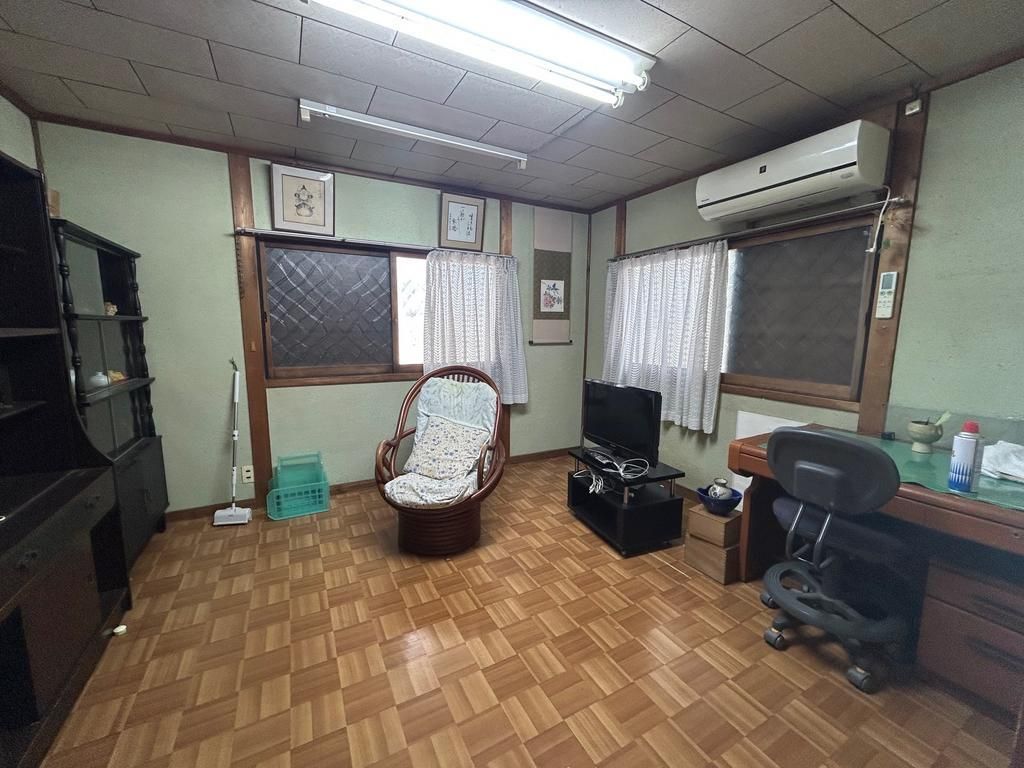 5DK Detached House for Sale in Izumi City, Osaka - Thumbnail 3