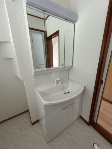 4LDK Spacious Family Home in Fukui City with 2 Parking Spaces - Thumbnail 4