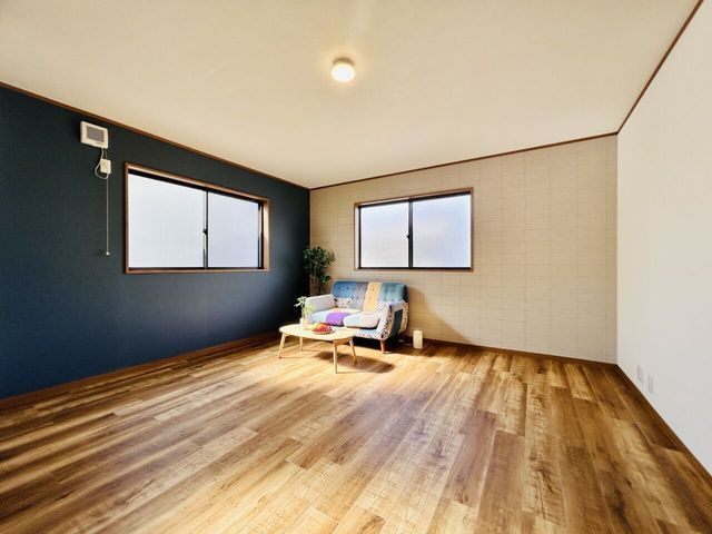 Modern 3LDK House for Sale near Ishikiri Station, Higashiosaka - Thumbnail 2