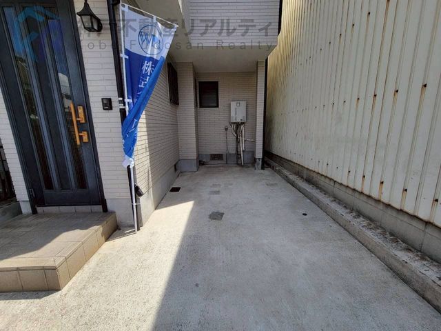 3-Story Detached House for Sale in Akashi, Hyogo - 3LDK, Renovated - Thumbnail 3