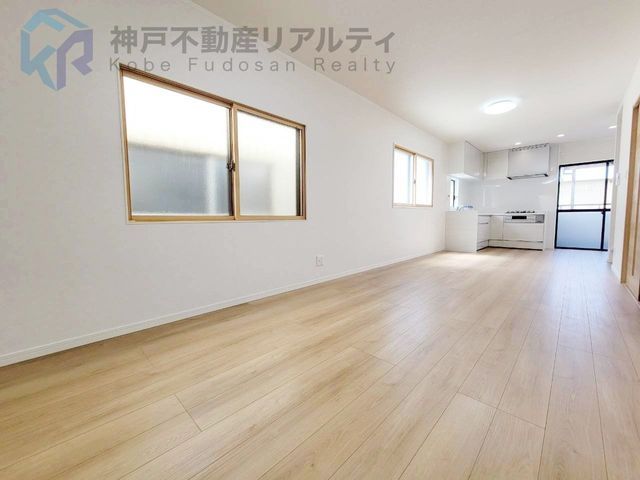 3-Story Detached House for Sale in Akashi, Hyogo - 3LDK, Renovated - Thumbnail 4