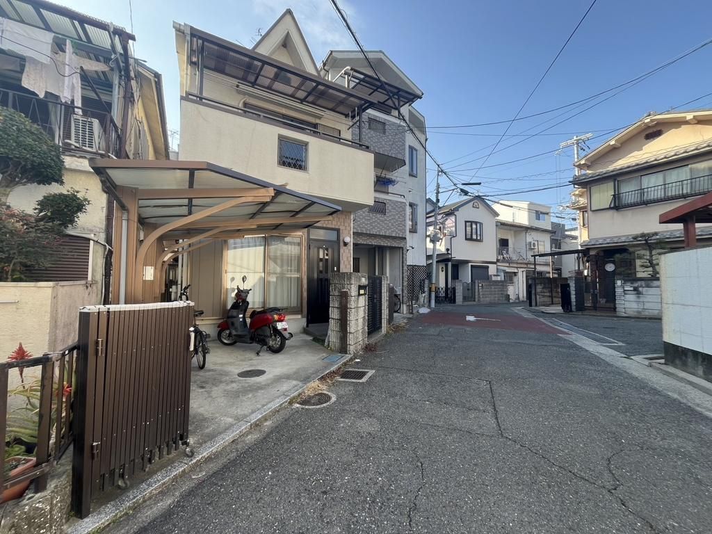 Renovated 3DK Detached House for Sale near Kintetsu Yao Station, Osaka - Thumbnail 2
