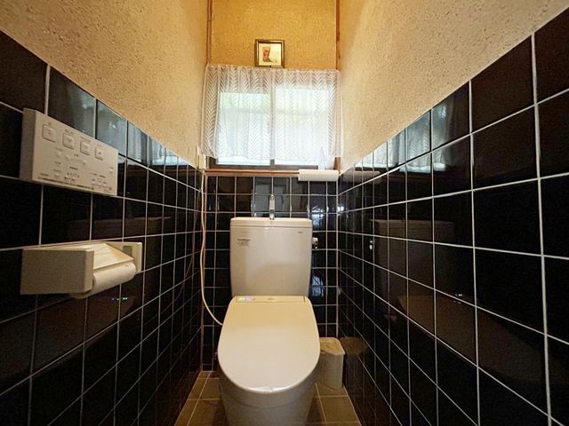 5DK Detached House for Sale in Sakai, Osaka - Quiet Residential Area - Thumbnail 2