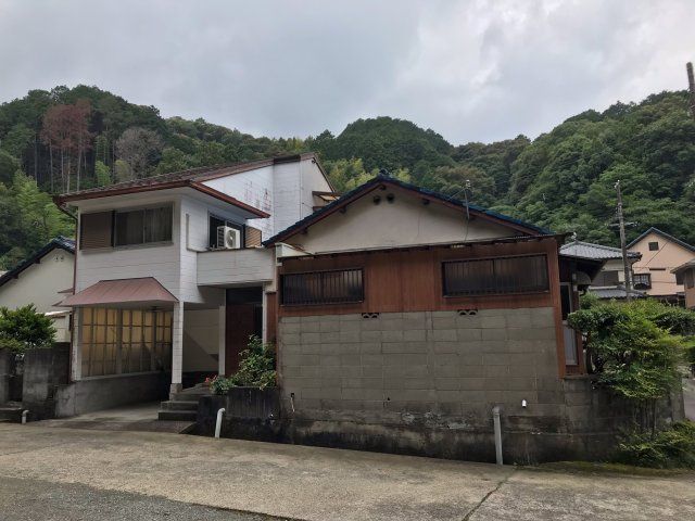 7DK House for Sale in Kainan, Wakayama - 120m2 - Thumbnail 2