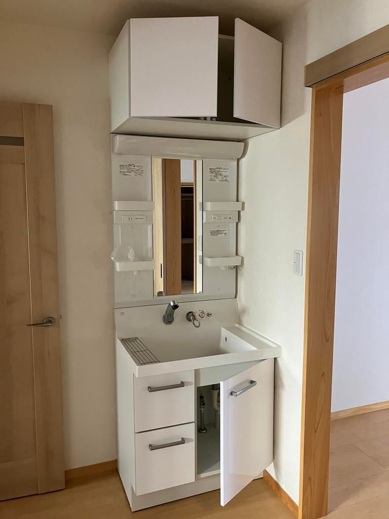 2LDK Renovated House for Sale in Wakayama City - Thumbnail 3