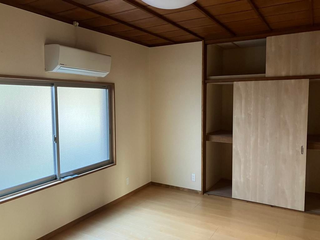 2LDK Renovated House for Sale in Wakayama City - Thumbnail 2