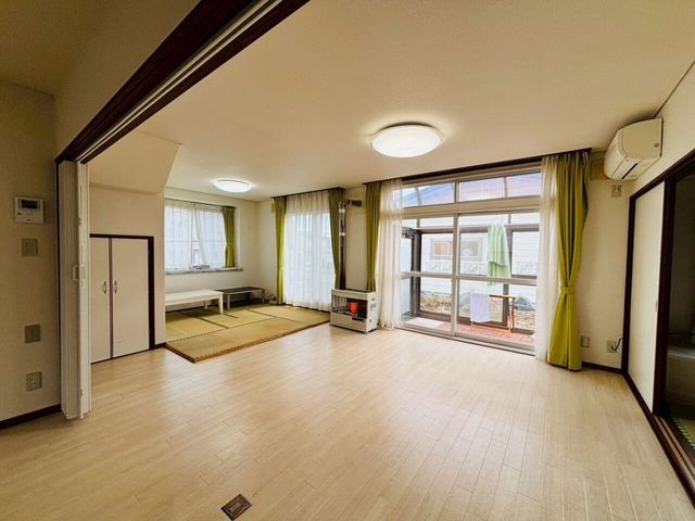Renovated 5LDK House with Irori in Tomakomai, Hokkaido - Thumbnail 3