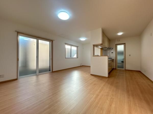 Renovated 3LDK House in Kobe Nagata with Sea View Balcony - Thumbnail 2
