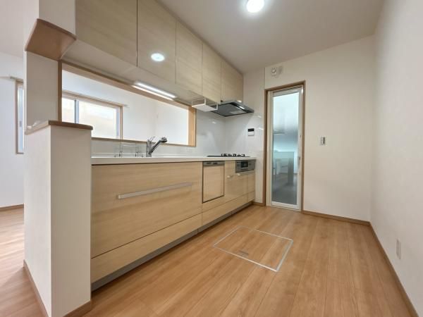 Renovated 3LDK House in Kobe Nagata with Sea View Balcony - Thumbnail 4
