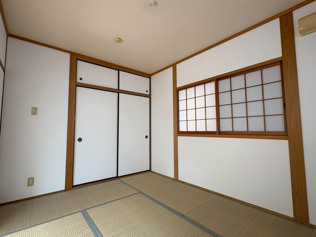 Renovated 5LDK House with Parking in Osaka Sumiyoshi Ward - Thumbnail 4
