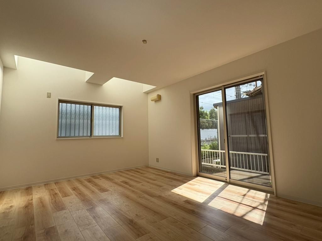 Renovated 5LDK House with Parking in Osaka Sumiyoshi Ward - Thumbnail 2