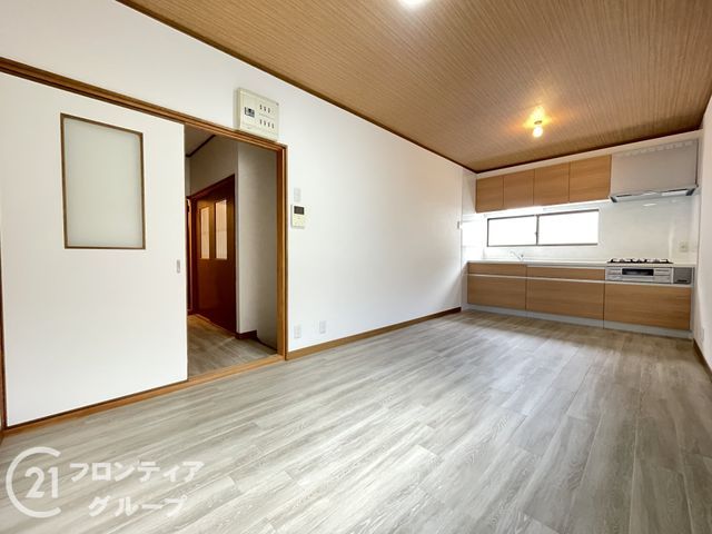 4LDK Detached House for Sale in Hirakata, Osaka - Recently Renovated - Thumbnail 3
