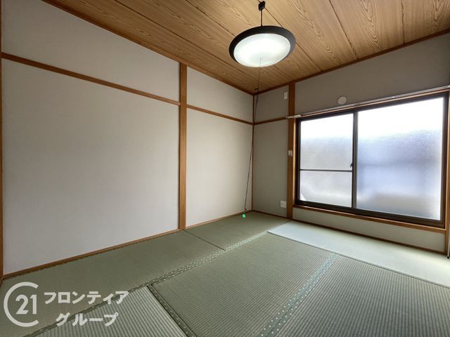4LDK Detached House for Sale in Hirakata, Osaka - Recently Renovated - Thumbnail 4
