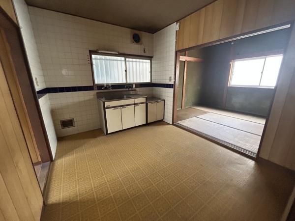 4DK Detached House for Sale in Higashi-Osaka, Osaka - Thumbnail 3