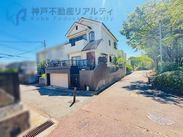 Renovated 4LDK House in Quiet Takakuradai, Kobe - Image 1