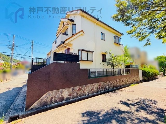 Renovated 4LDK House in Quiet Takakuradai, Kobe - Thumbnail 2