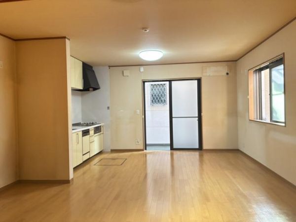4LDK Detached House for Sale in Matsubara, Osaka - Thumbnail 3