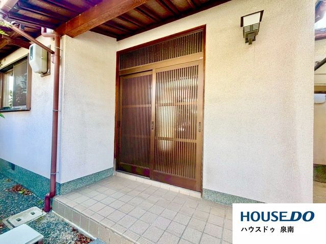 4LDK Detached House with Carport in Hannan City, Osaka - Thumbnail 2