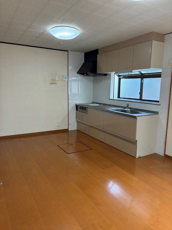 4LDK Detached House for Sale Near Mikkaichi Station, Suzuka - Thumbnail 3
