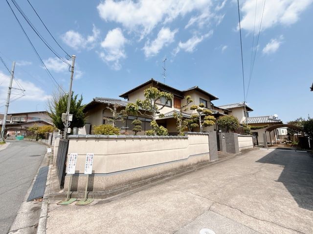 5LDK Detached House for Sale in Nara City with Garden - Thumbnail 2