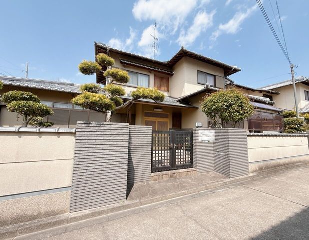 5LDK Detached House for Sale in Nara City with Garden - Thumbnail 3