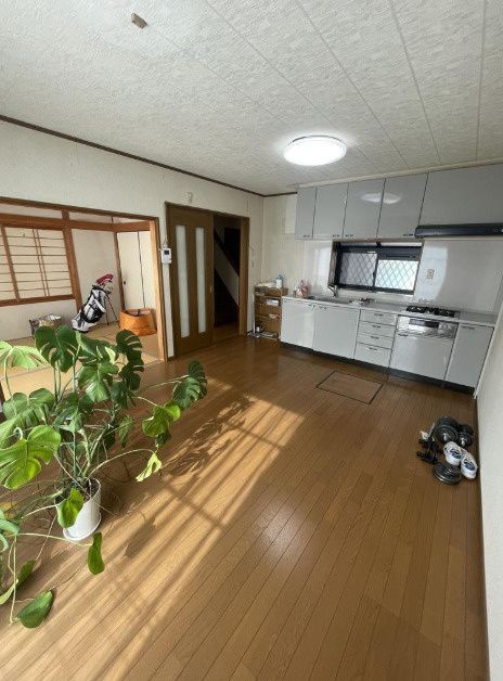 4LDK House with Carport for Sale in Yao, Osaka - 1998 Build - Thumbnail 3