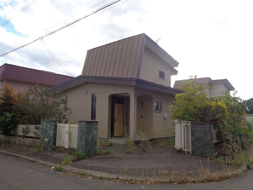 5LDK Corner Lot House for Sale near Nishi-Kitami Station, Kitami - Thumbnail 2