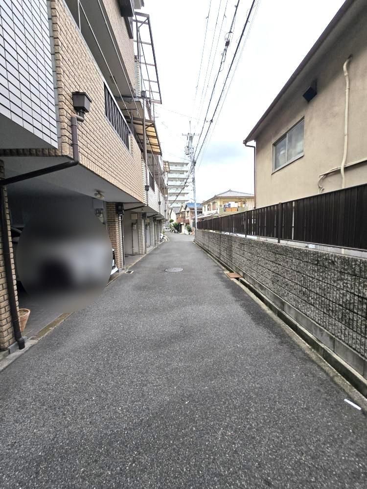 3-Storey Wooden House for Sale near Shinshikiri Station, Higashiosaka - Thumbnail 3