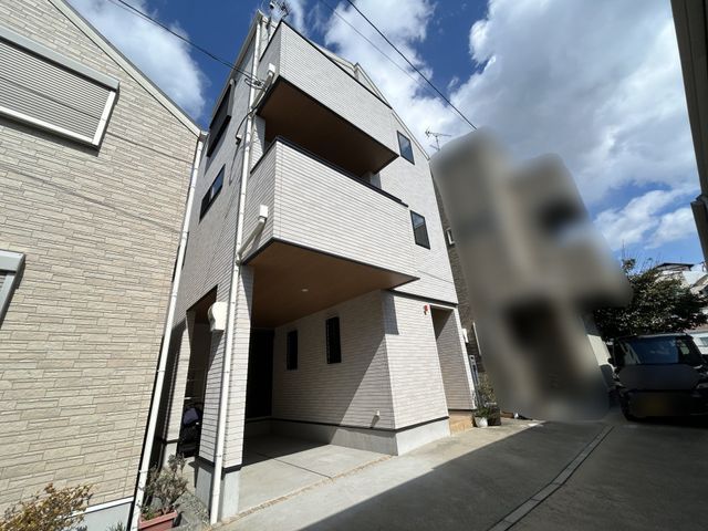 3SLDK House for Sale in Kobe's Higashinada Ward near Okamoto Station - Image 1