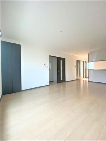 4LDK House for Sale in Moriguchi, Osaka - 106.84 sqm - Thumbnail 2