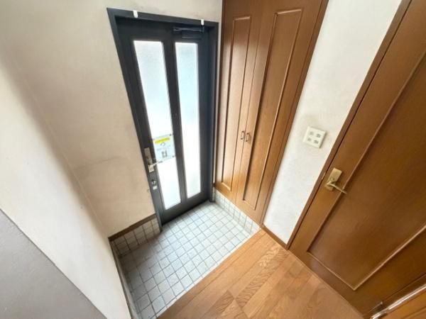 4LDK Detached House for Sale in Hirakata City, Osaka - Thumbnail 2