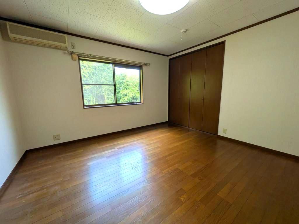 5SLDK Detached House on 1014 sqm Land in Kyoto's Ukyo Ward - Thumbnail 4