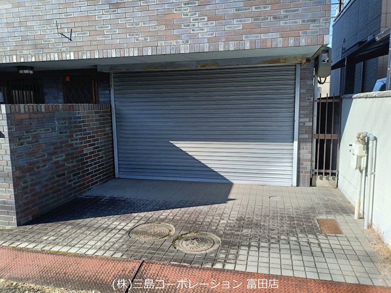 6LDK Family Home with 2-Car Garage in Takatsuki, Osaka - Thumbnail 4