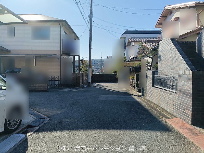 6LDK Family Home with 2-Car Garage in Takatsuki, Osaka - Thumbnail 2