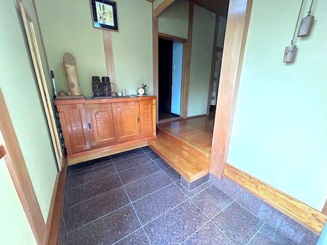 7DK Detached House for Sale in Hirakata, Osaka - 220㎡ Land - Thumbnail 4