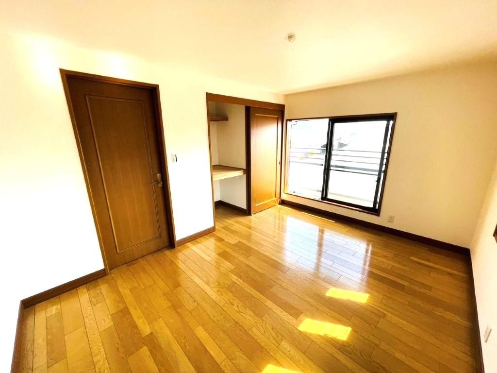 Modern 5-Bedroom House in Kobe's Fujiwaradai | 2025 Renovated - Thumbnail 2
