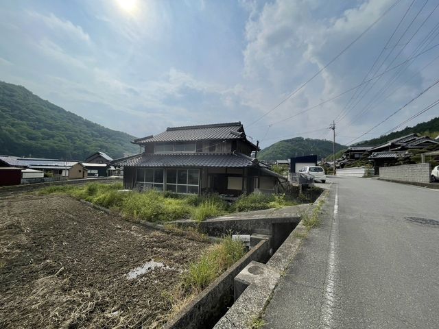 Traditional 1955 Farmhouse with Kamado & Goemonburo in Taka, Hyogo - Thumbnail 3