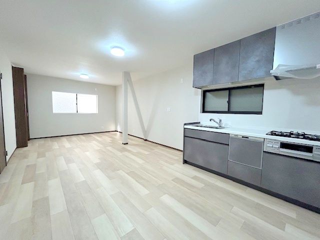 Renovated 4LDK House for Sale in Neyagawa, Osaka - Thumbnail 4