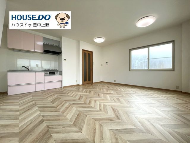 4LDK House for Sale in Toyonaka City, Osaka Prefecture - Thumbnail 2