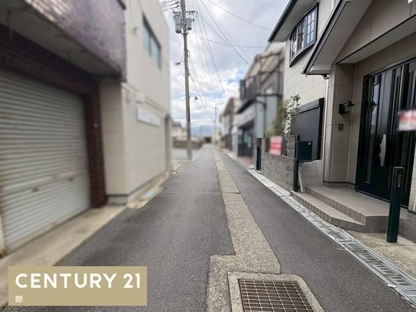 4LDK House for Sale in Hashimoto, Wakayama - 90.25 sqm - Thumbnail 2
