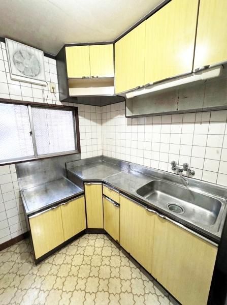 3DK House for Sale in Izumiotsu, Osaka - Near Kitashomatsu Station - Thumbnail 3