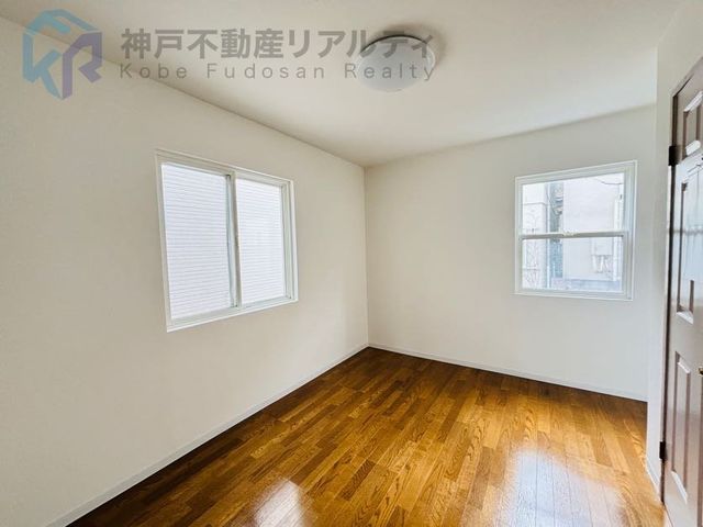 4LDK Wooden House for Sale in Kobe Central Ward, Hyogo - Thumbnail 2