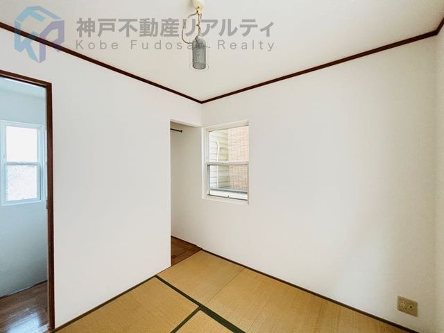 4LDK Wooden House for Sale in Kobe Central Ward, Hyogo - Thumbnail 4