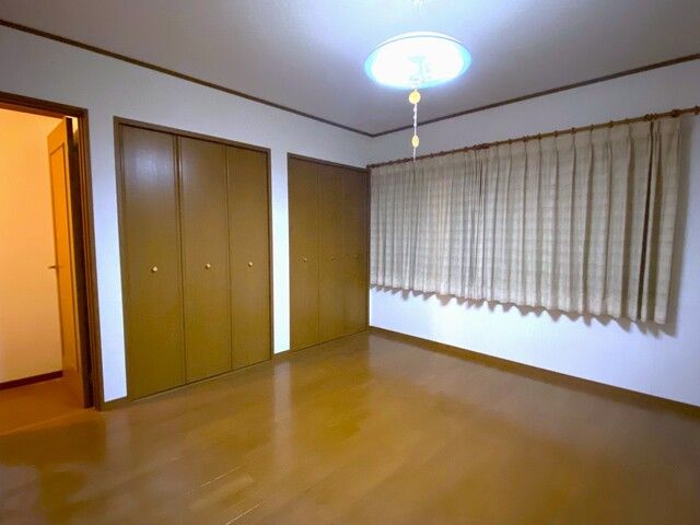 6SLDK House for Sale in Matsuyama with Parking for 6+ Cars - Thumbnail 2