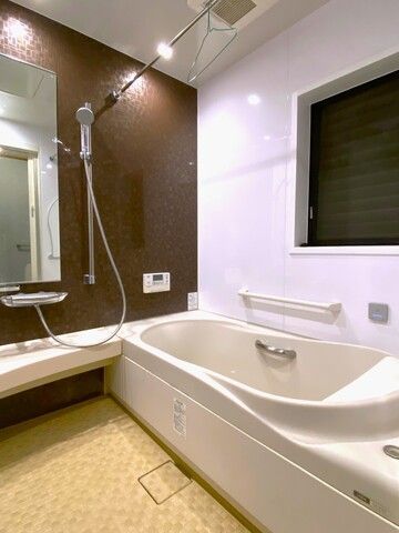 6SLDK House for Sale in Matsuyama with Parking for 6+ Cars - Thumbnail 3