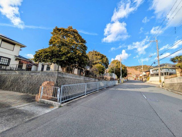 5SLDK House for Sale in Wakayama City with Large Garden - Thumbnail 3