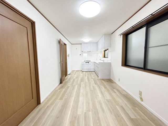 Renovated 3-Story House Near Fukushi Station, Osaka - Thumbnail 2